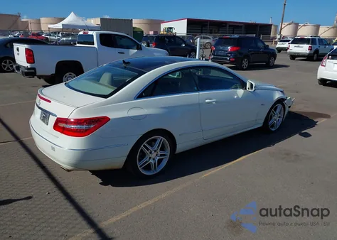 2012 Mercedes-Benz E 350 z USA, uszkodzony, nr VIN WDDKJ5KB2CF135912